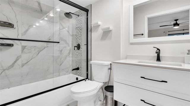 10192 SEMINOLE ISLAND DRIVE 10192, Largo, FL 33773