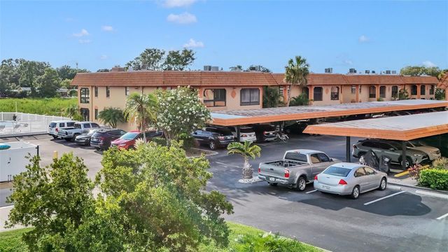 10192 SEMINOLE ISLAND DRIVE 10192, Largo, FL 33773