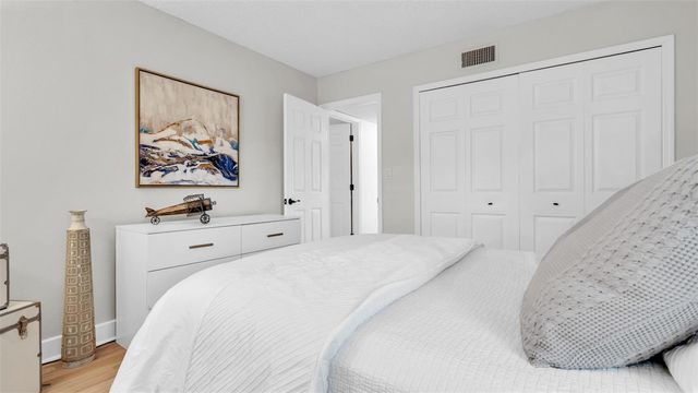 10192 SEMINOLE ISLAND DRIVE 10192, Largo, FL 33773