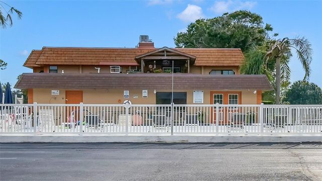 10192 SEMINOLE ISLAND DRIVE 10192, Largo, FL 33773