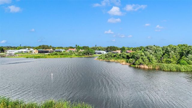 10192 SEMINOLE ISLAND DRIVE 10192, Largo, FL 33773