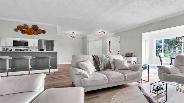 10192 SEMINOLE ISLAND DRIVE 10192, Largo, FL 33773