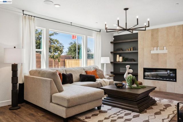 658 West Cliff St, Oakley, CA 94561