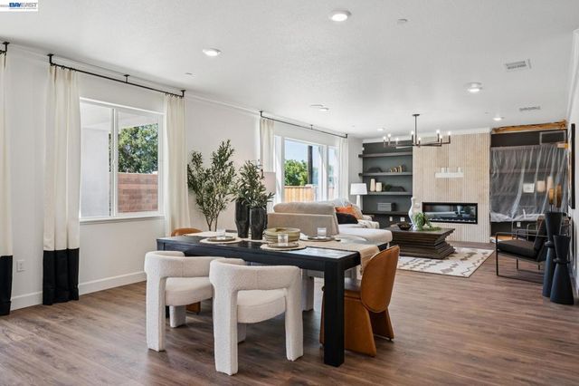 658 West Cliff St, Oakley, CA 94561