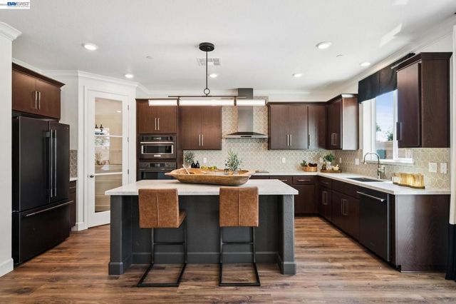 658 West Cliff St, Oakley, CA 94561