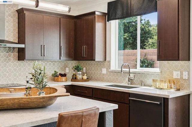 658 West Cliff St, Oakley, CA 94561