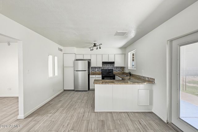 1525 W HARTFORD Avenue, Phoenix, AZ 85023