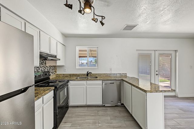 1525 W HARTFORD Avenue, Phoenix, AZ 85023