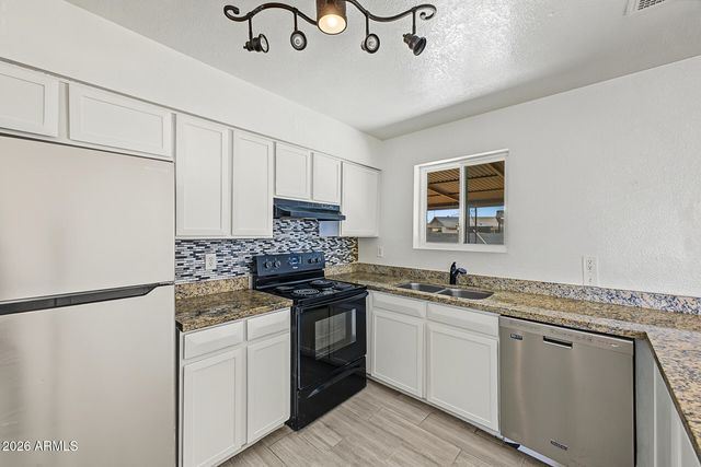 1525 W HARTFORD Avenue, Phoenix, AZ 85023