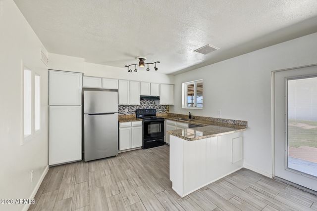 1525 W HARTFORD Avenue, Phoenix, AZ 85023