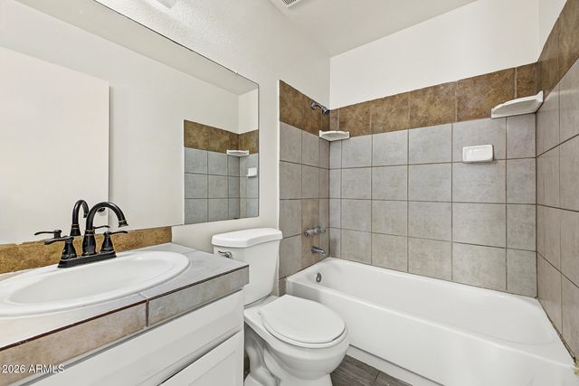 1525 W HARTFORD Avenue, Phoenix, AZ 85023