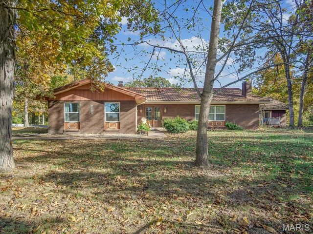 1010 Shawnee Road, Greenville, IL 62246