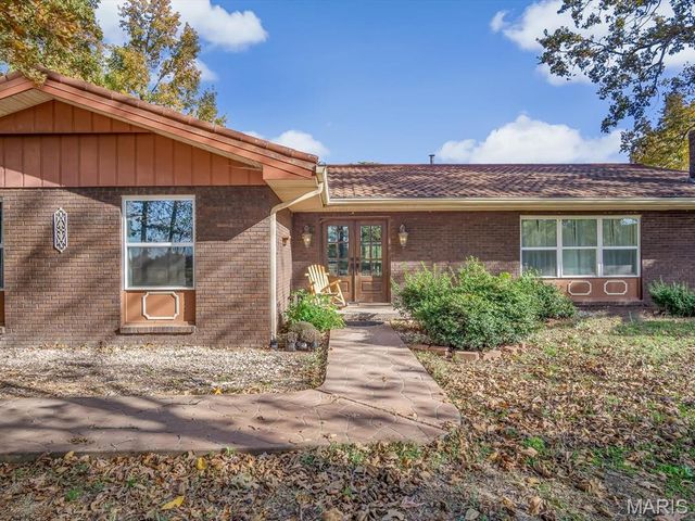 1010 Shawnee Road, Greenville, IL 62246