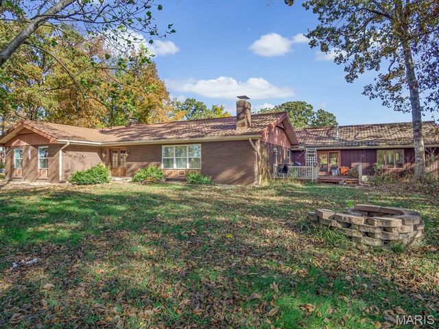 1010 Shawnee Road, Greenville, IL 62246