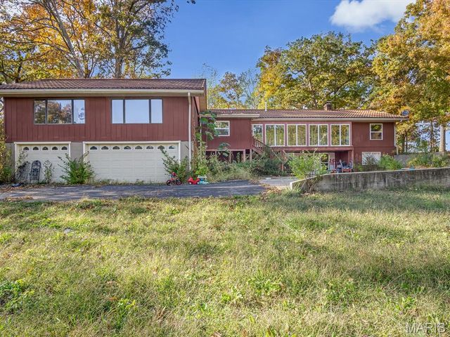 1010 Shawnee Road, Greenville, IL 62246