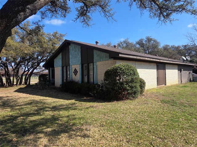 1301 Cliff Drive, Graham, TX 76450