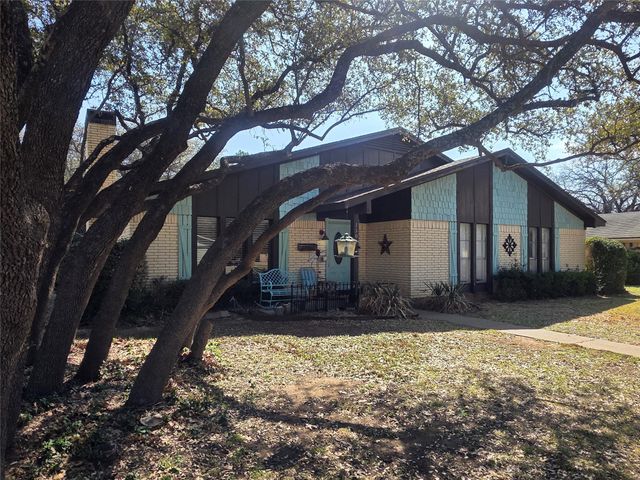 1301 Cliff Drive, Graham, TX 76450