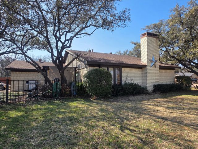 1301 Cliff Drive, Graham, TX 76450
