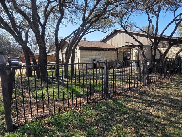 1301 Cliff Drive, Graham, TX 76450
