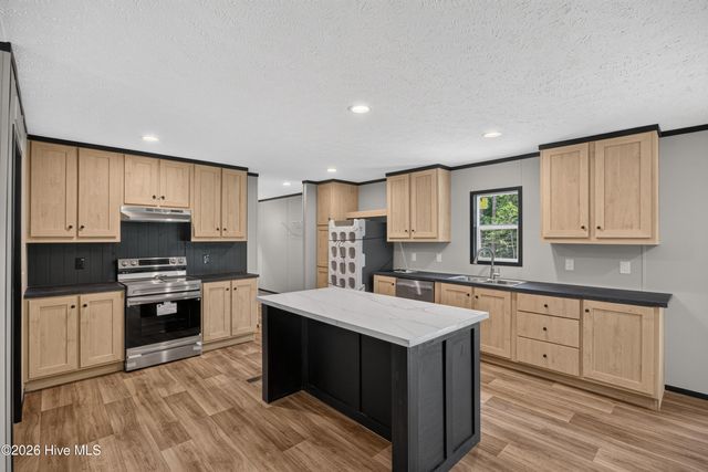 372 Mallard Roost Drive, Saint Helena, NC 28425