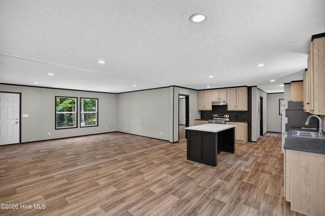 372 Mallard Roost Drive, Saint Helena, NC 28425