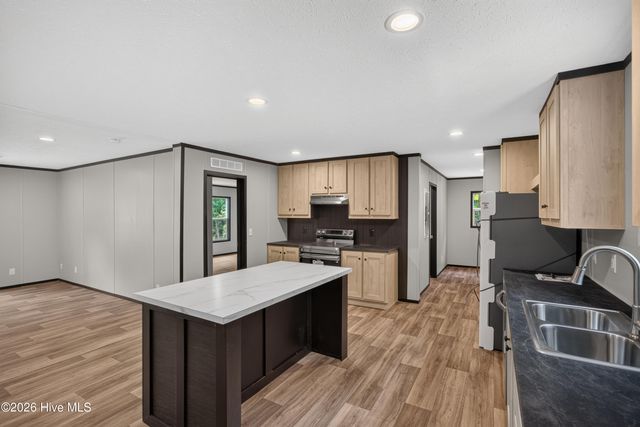 372 Mallard Roost Drive, Saint Helena, NC 28425