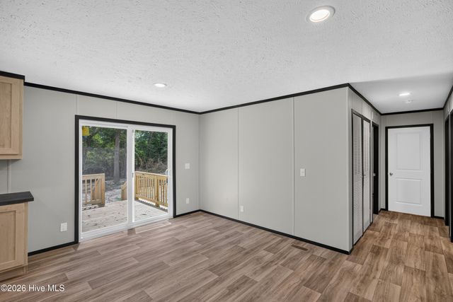 372 Mallard Roost Drive, Saint Helena, NC 28425