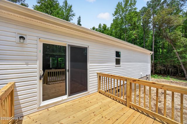 372 Mallard Roost Drive, Saint Helena, NC 28425