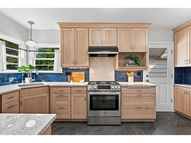 811 Sw EVANS St, Portland, OR 97219