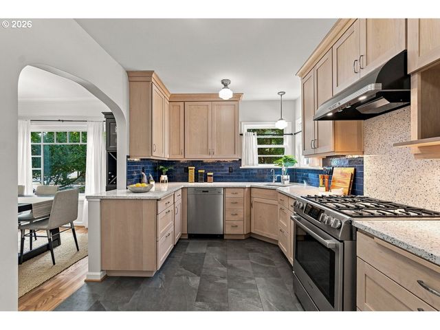 811 Sw EVANS St, Portland, OR 97219