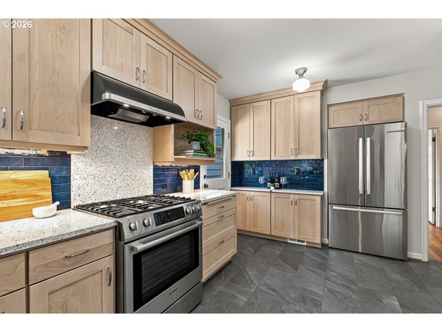 811 Sw EVANS St, Portland, OR 97219
