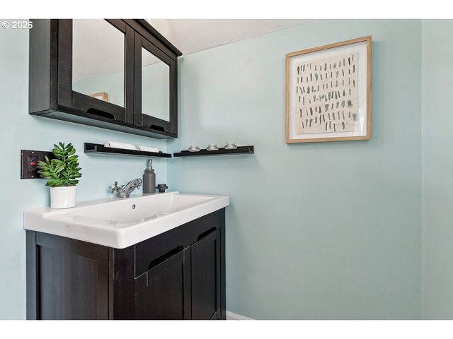 811 Sw EVANS St, Portland, OR 97219