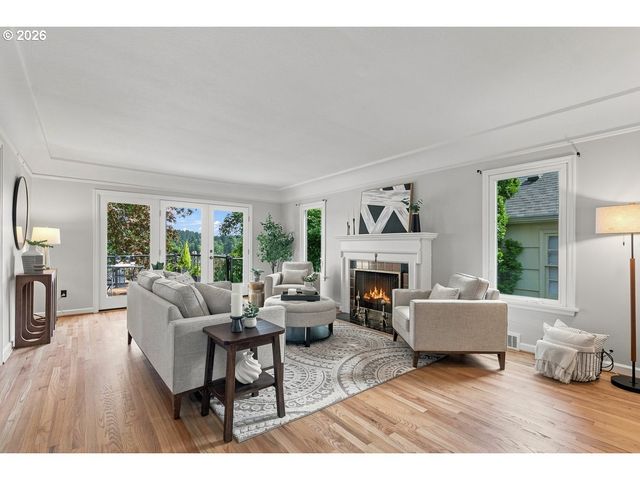 811 Sw EVANS St, Portland, OR 97219