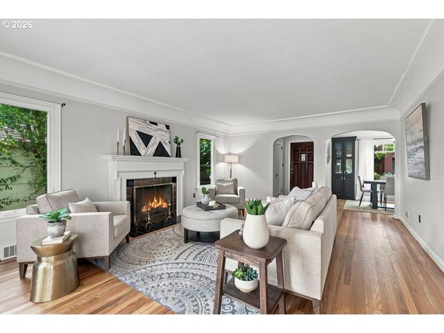 811 Sw EVANS St, Portland, OR 97219