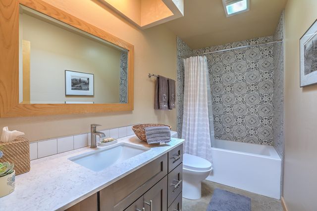 726 Tramway Lane NE 24, Albuquerque, NM 87122