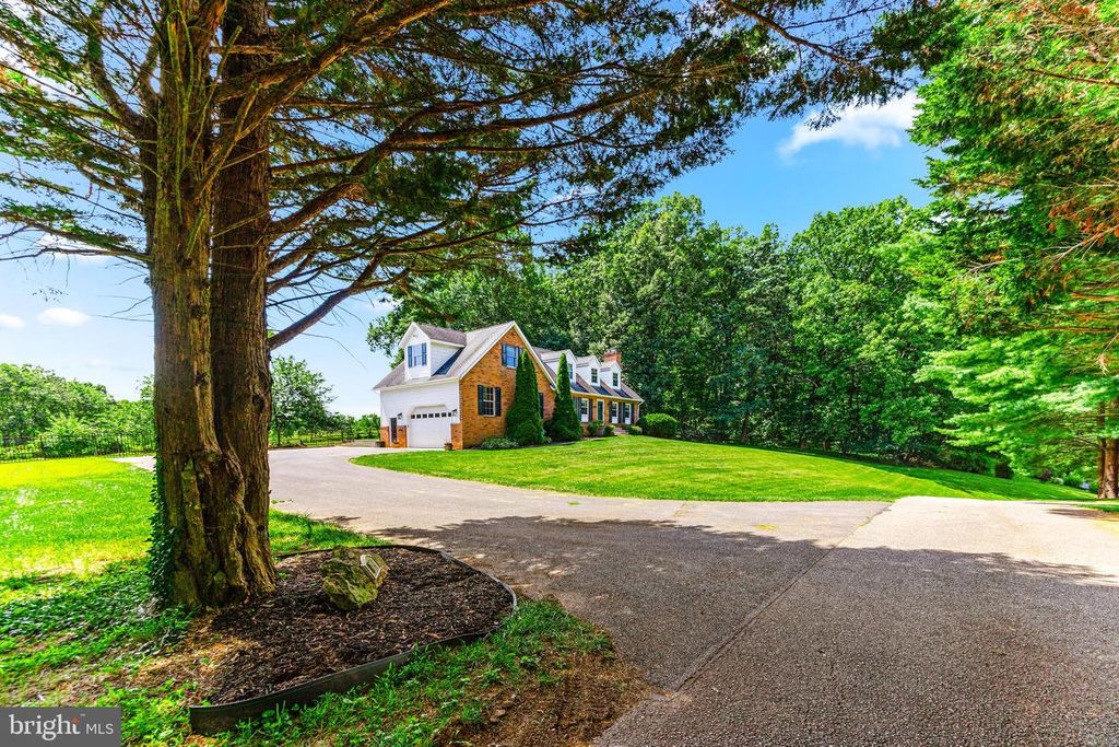 1890 AQUAVIEW DR, Hampstead, MD 21074