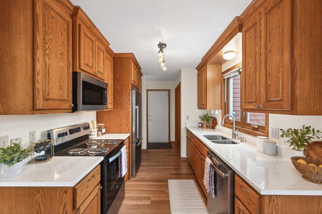 5740 Rosewood Lane N, Plymouth, MN 55442