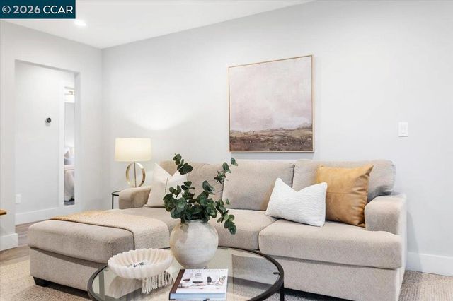 5924 Balboa Dr, Oakland, CA 94611