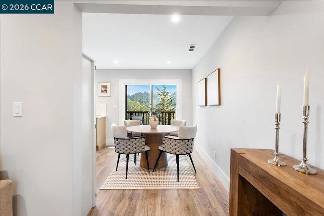 5924 Balboa Dr, Oakland, CA 94611