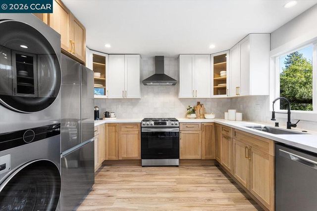 5924 Balboa Dr, Oakland, CA 94611