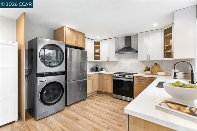 5924 Balboa Dr, Oakland, CA 94611