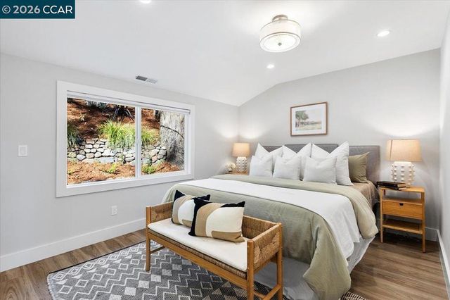 5924 Balboa Dr, Oakland, CA 94611