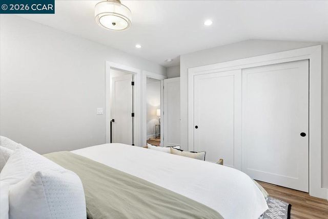 5924 Balboa Dr, Oakland, CA 94611