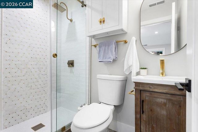 5924 Balboa Dr, Oakland, CA 94611