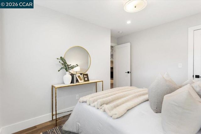 5924 Balboa Dr, Oakland, CA 94611