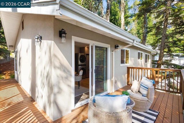 5924 Balboa Dr, Oakland, CA 94611