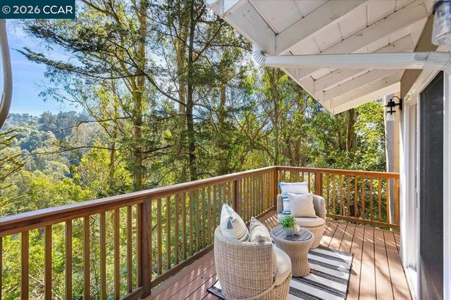 5924 Balboa Dr, Oakland, CA 94611