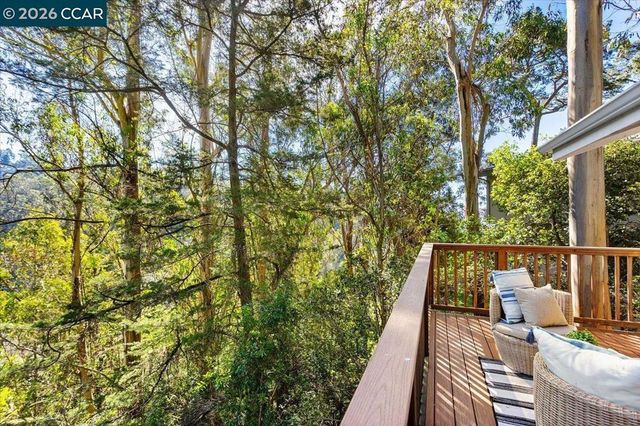 5924 Balboa Dr, Oakland, CA 94611