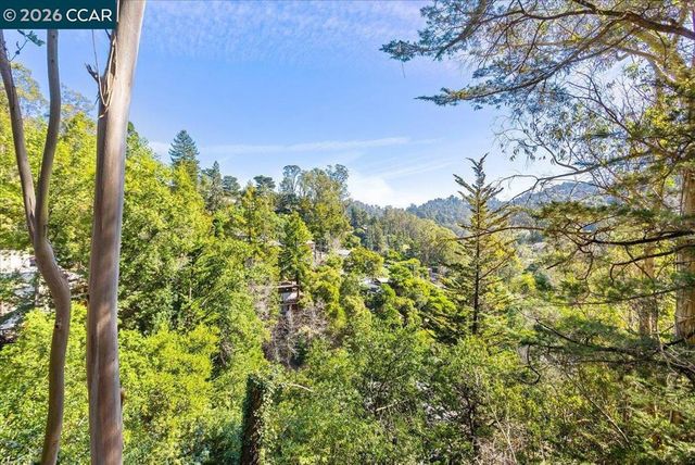 5924 Balboa Dr, Oakland, CA 94611