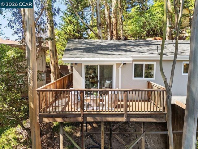 5924 Balboa Dr, Oakland, CA 94611